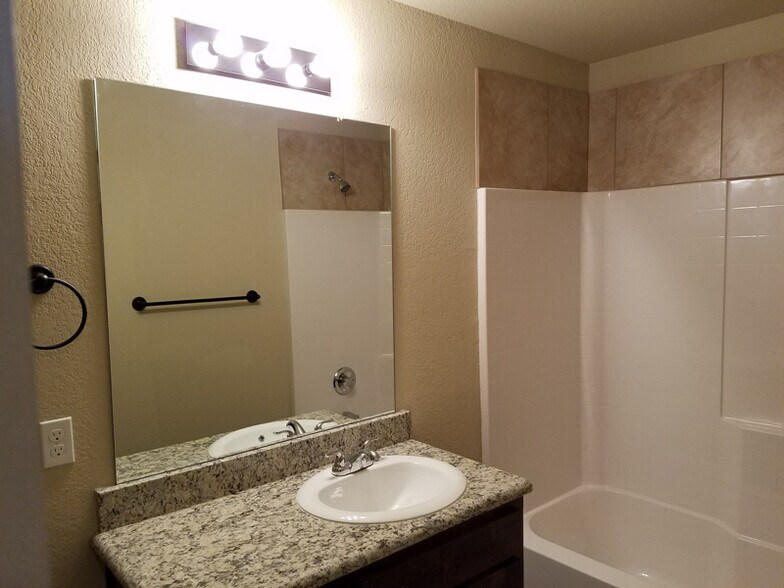 Building Photo - 129 Crossfire Ct