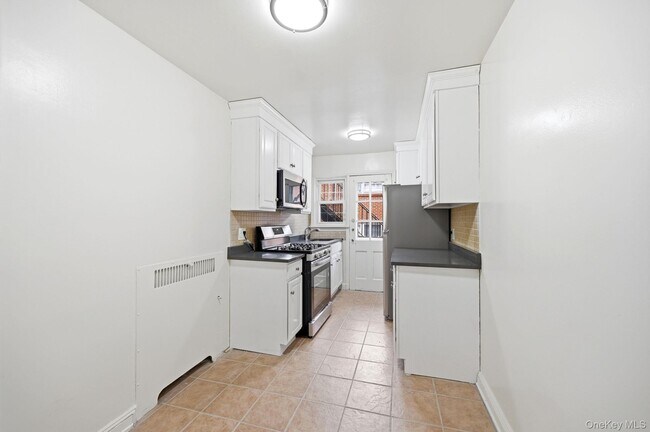 Building Photo - 61 Davis Ave