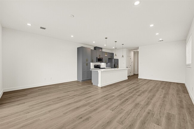 Building Photo - 409 Alvia Run Ln