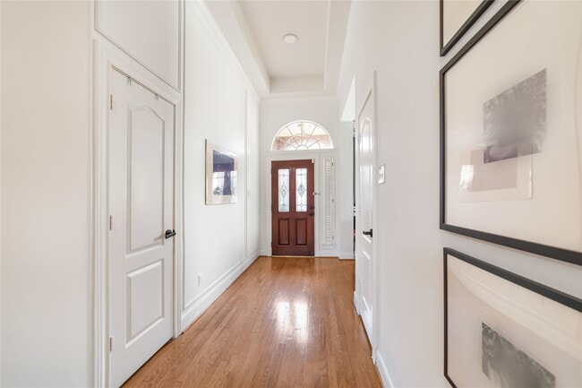 Building Photo - 1611 Lakeside Enclave Dr