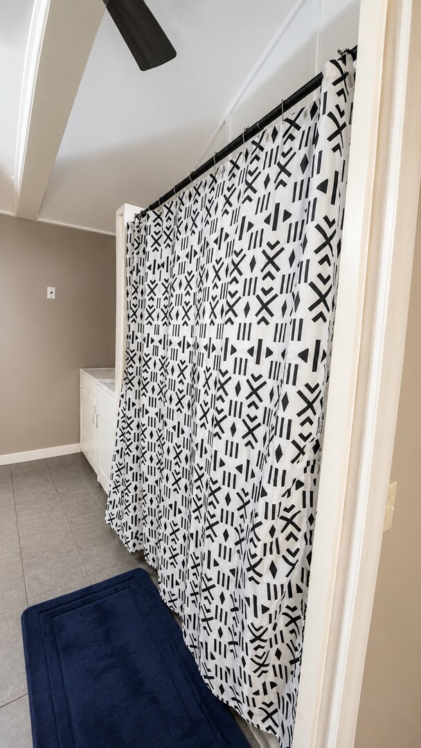 Building Photo - Studio Apartment