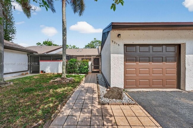 Building Photo - 9315 Wedgewood Dr