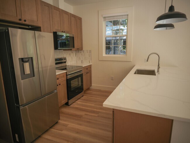 Building Photo - 803 Oakland Ave