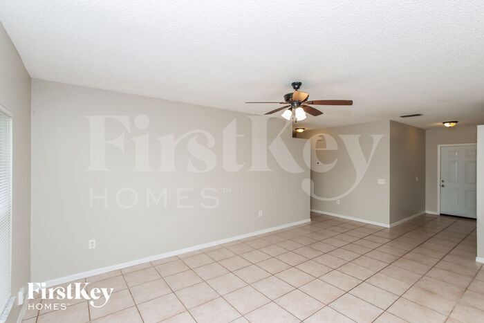 Building Photo - 1160 Schumann Dr