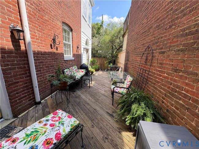 Building Photo - 2004 Hanover Ave