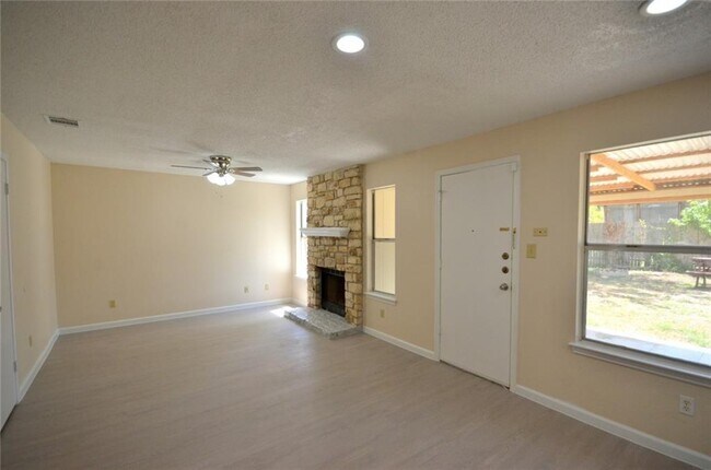 Building Photo - 13903 Lothian Dr