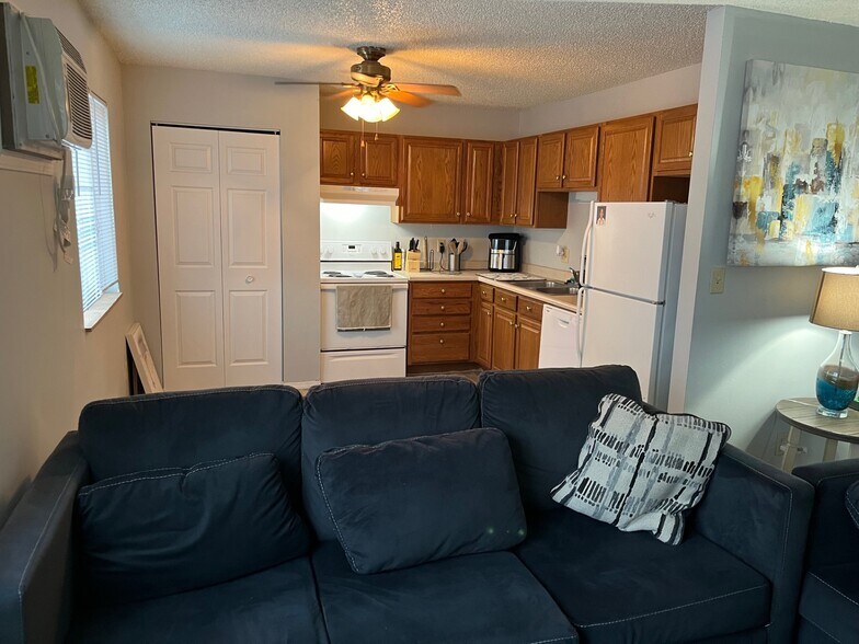 Kitchen 1 - 422 N 1st St
