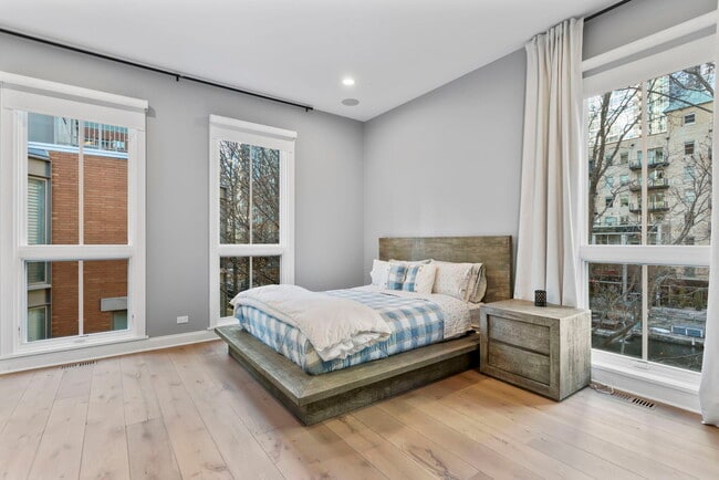 Building Photo - 424 E North Water St