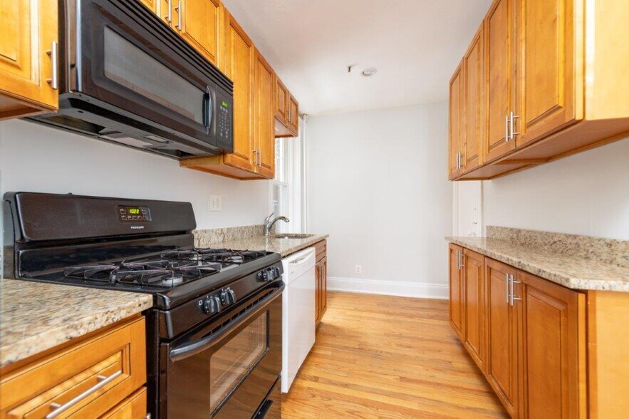 Building Photo - 286 Chestnut Hill Ave