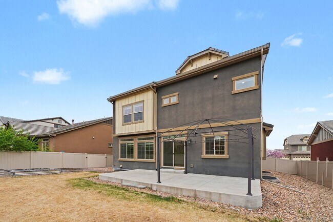 Building Photo - Stunning 4bed/3bath Oakwood Model Home in Erie