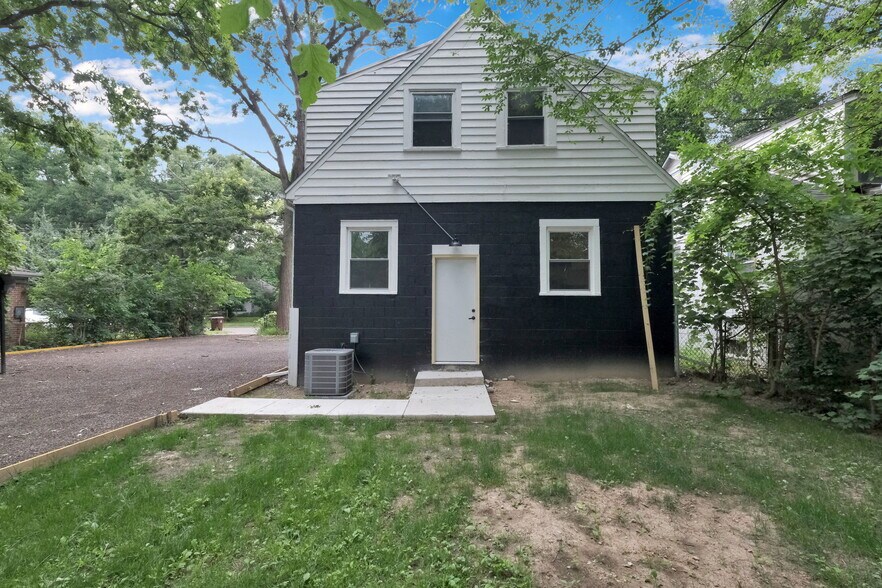 Building Photo - 1225 Regent St