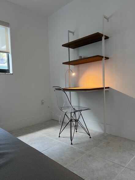Bedroom 2/Office - 2545 S Bayshore Dr