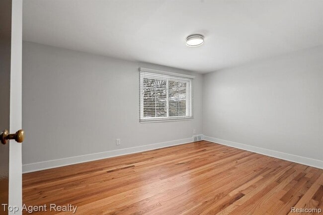 Building Photo - 1724 Graefield Rd