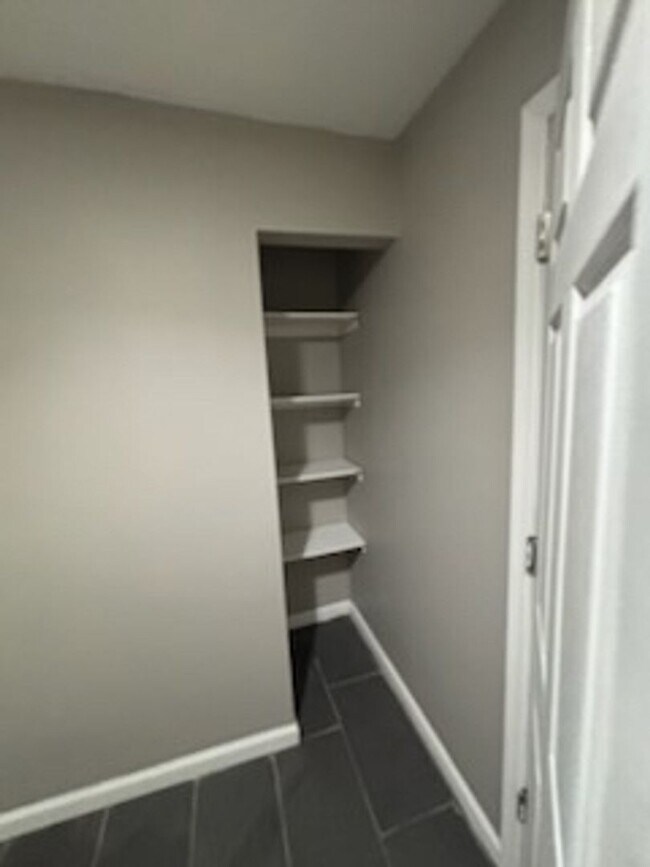 Building Photo - 24 E Silver St