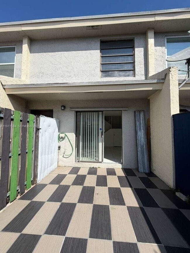 Building Photo - 2462 NW 52nd Ave