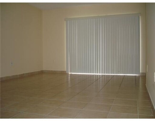 Building Photo - Townhome 2 Bedroom 2.5 Bathroom and fenced...