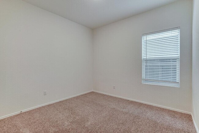 Building Photo - 355 Geode Glen