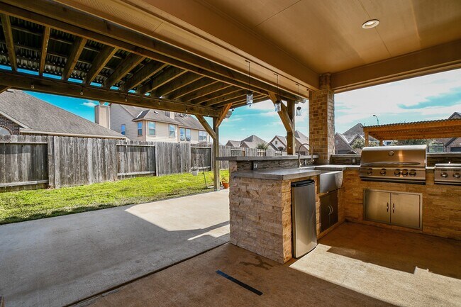 Building Photo - 4206 Fenetre Forest St