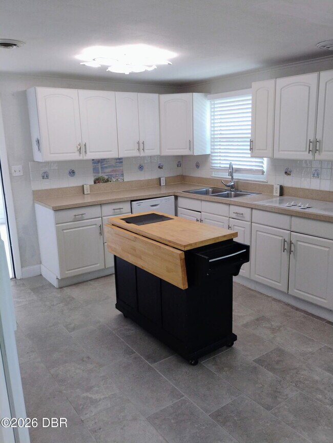 Building Photo - 11 Ocean Breeze Cir