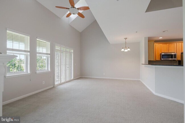 Building Photo - 13960 Greendale Dr