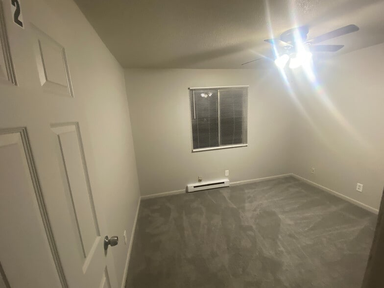 Building Photo - Room in Condo on Alamance Church Rd