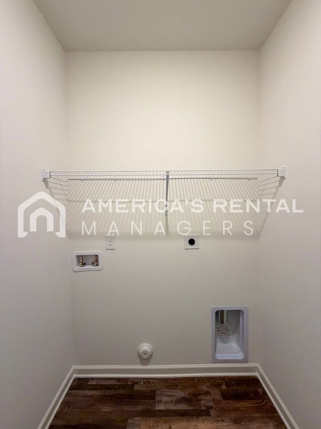 Building Photo - Modern Two Story Living in Doss Ferry - Available NOW!!