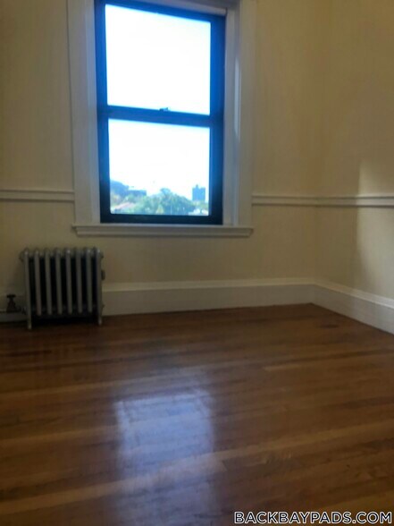 Building Photo - 504 Beacon St