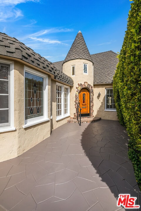 Building Photo - 1217 S Genesee Ave