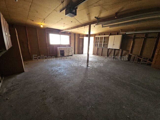 Building Photo - 427 Madison St