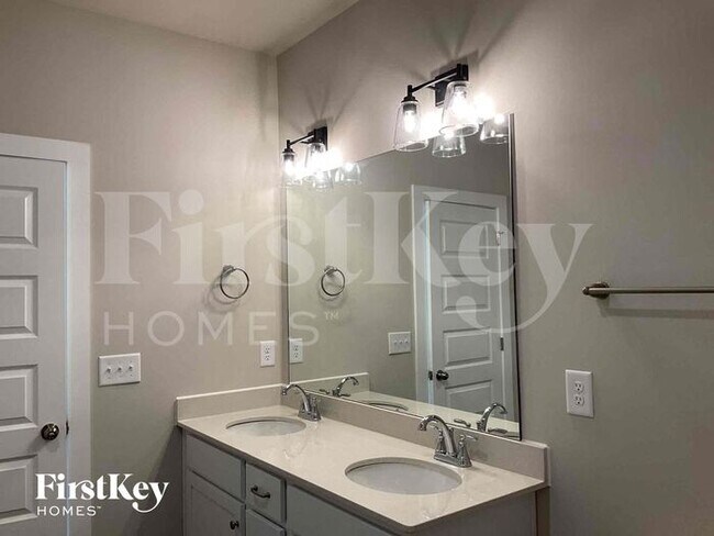 Building Photo - 130 Avalon Wy