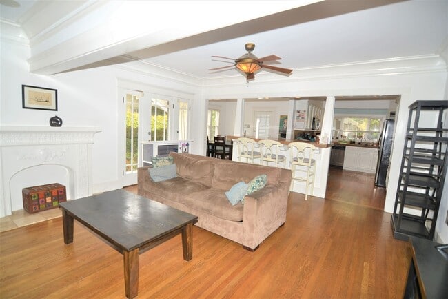 Building Photo - Beautiful Belmont Heights Home with Huge Backyard