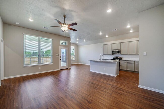 Building Photo - 1026 Tomball Downs Dr