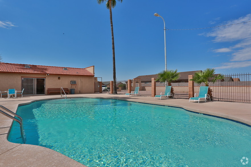 Pool - Golden Sands Resorts