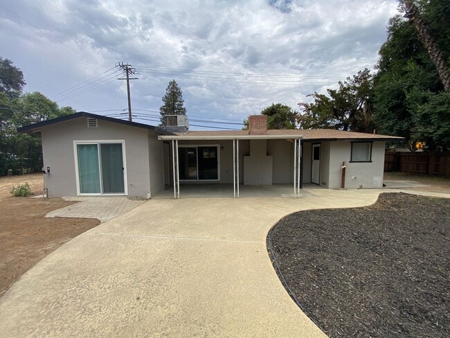 Building Photo - NE Visalia home coming soon!