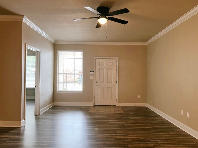 Building Photo - 900 Dean Lee Dr