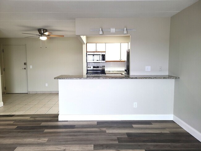 Building Photo - 576 Washington St