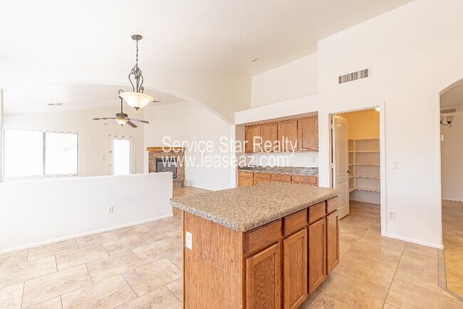 Building Photo - 8414 S 48th Ln