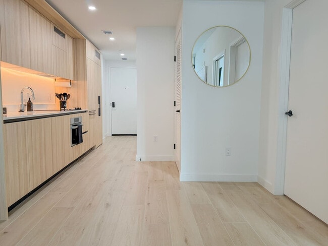 Building Photo - 225 N Miami Ave