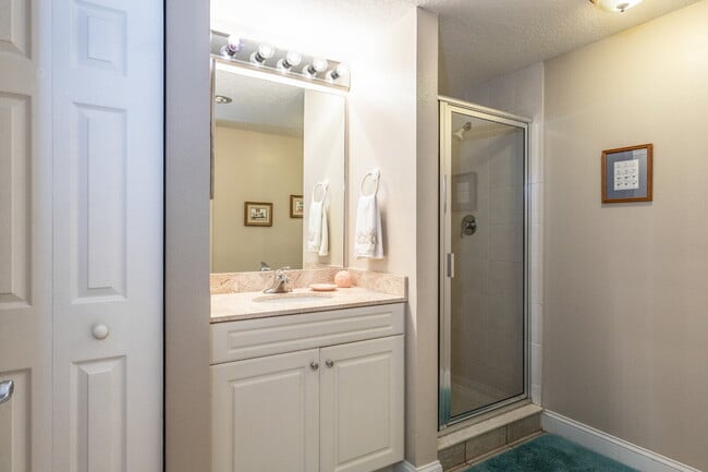 Building Photo - Stunning 8th-Floor Oceanview Condo – 3 Bed, 2.5 Bath