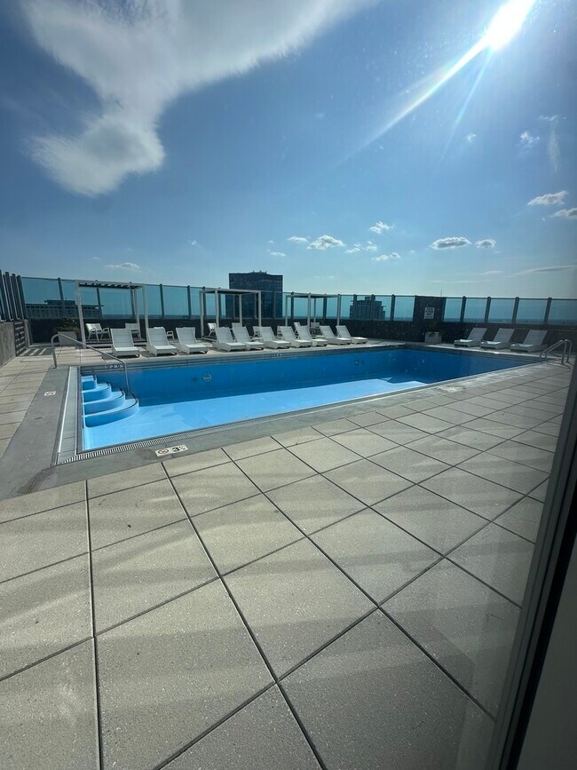 Building Photo - 1901 S Calumet Ave