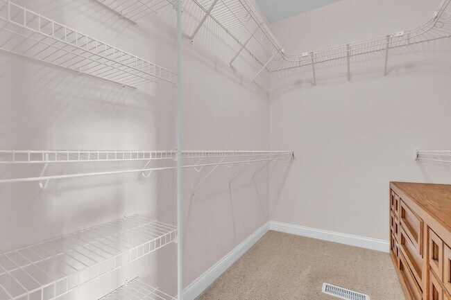 Building Photo - 210 Raven Ridge Ct