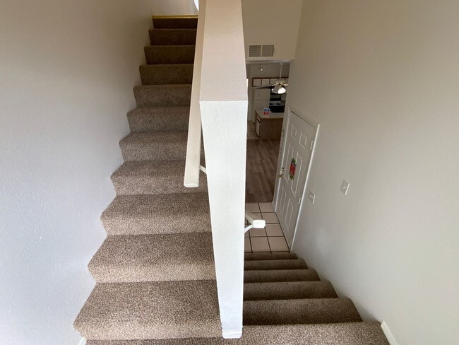 Building Photo - 3 Bedroom Townhome Available Near Albuquer...