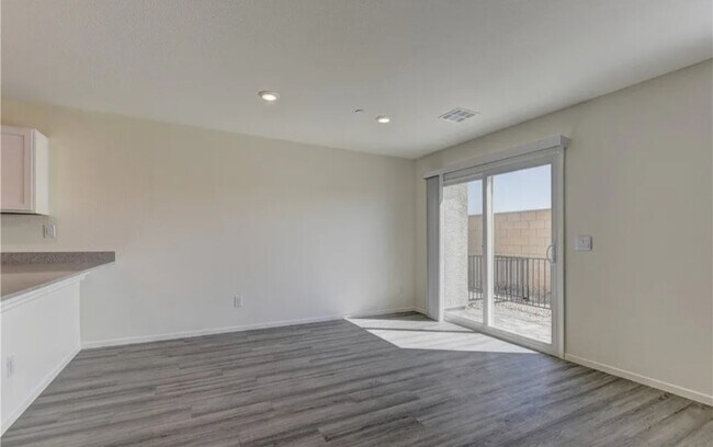 Building Photo - 10923 Heatherford Ave