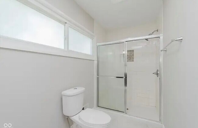 Building Photo - 10409 Barmore Ave