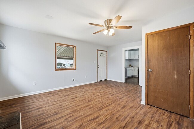 Building Photo - Three Bedroom Home in Hamilton!