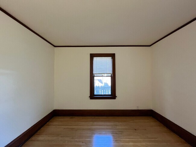 Building Photo - 1408 18th Ave N