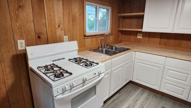 Building Photo - Four bedroom house available now  in Bradford PA! Home has been recently remodeled and is ready t...