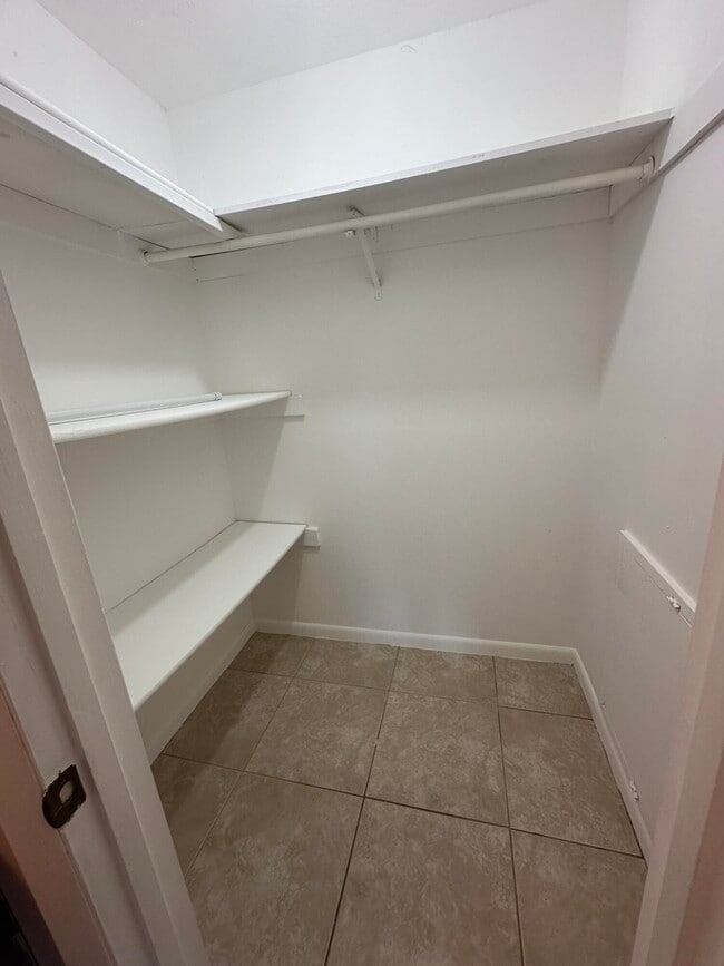 Building Photo - 744 SE Fallon Dr