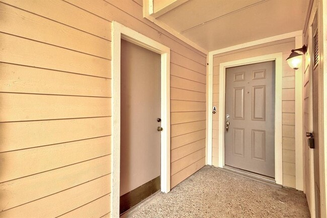 Building Photo - 8504 Mesa Dr