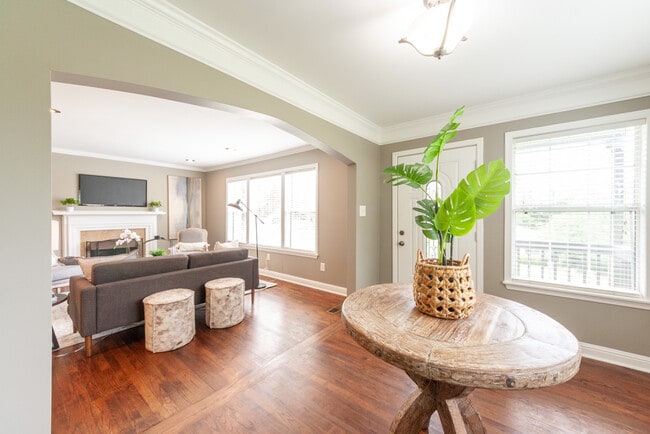 Building Photo - 833 Grove St